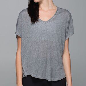 Lululemon Athletica Women's Devout Short Sleeve Tee in Heathered Mod Medium Grey